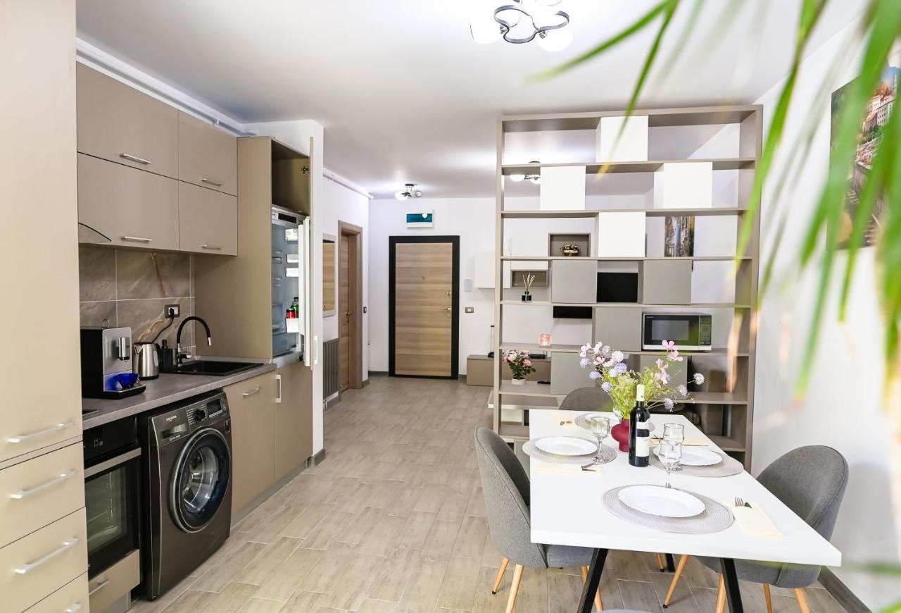 Teemo Beach Apartment, Alezzi Beach Resort นาโวดาริ ภายนอก รูปภาพ